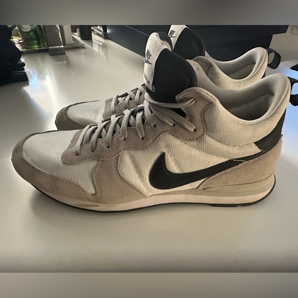 Nike Internationalist Mid- height